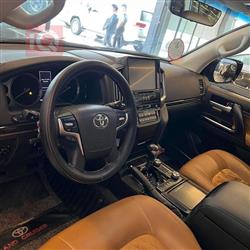 تۆیۆتا لاند کروزەر